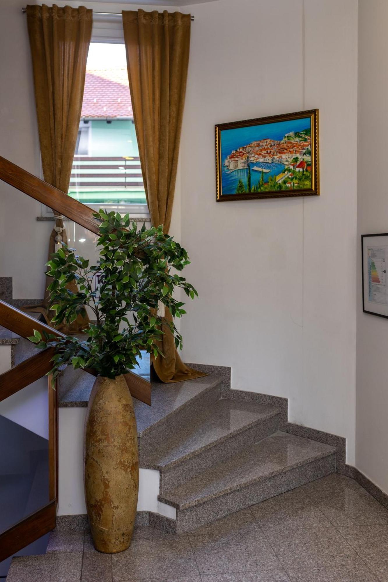 Art Hotel Slavonski Brod Extérieur photo